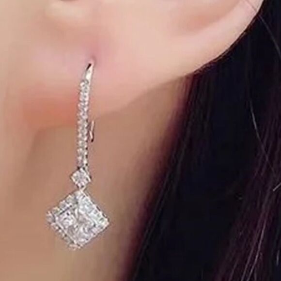 2 Ct. Princess Cut Clear / White Diamond Earrings on 925 Silver - Picture 2 of 4